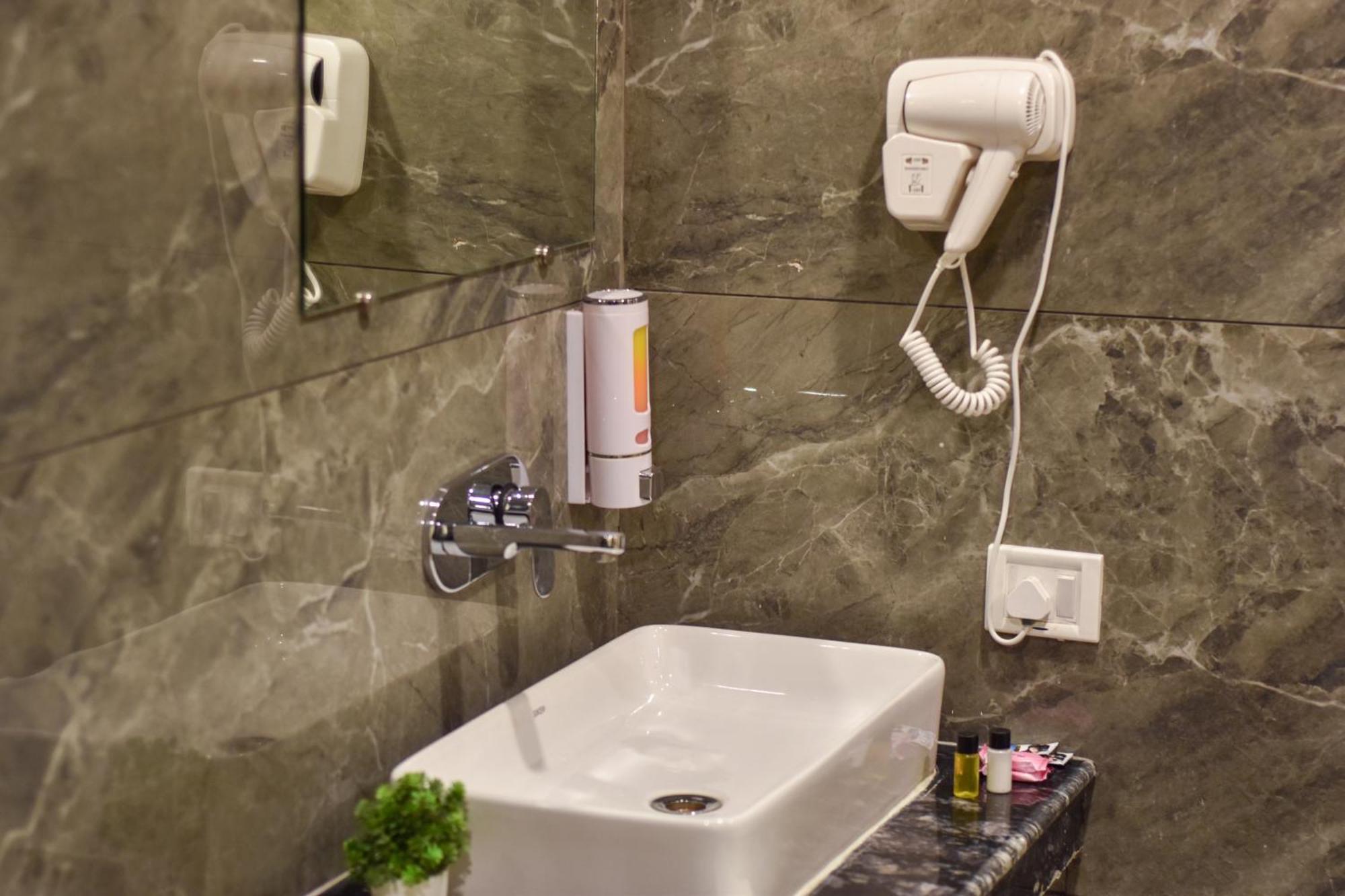 Hotel Yash Palace 뉴델리 외부 사진